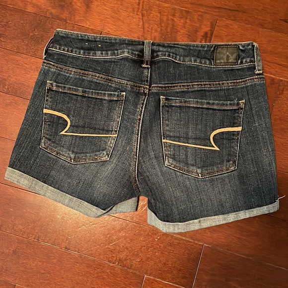 American Eagle Midi jean shorts Cdg btm high rise 4 pockets Sz 8 - Picture 2 of 8